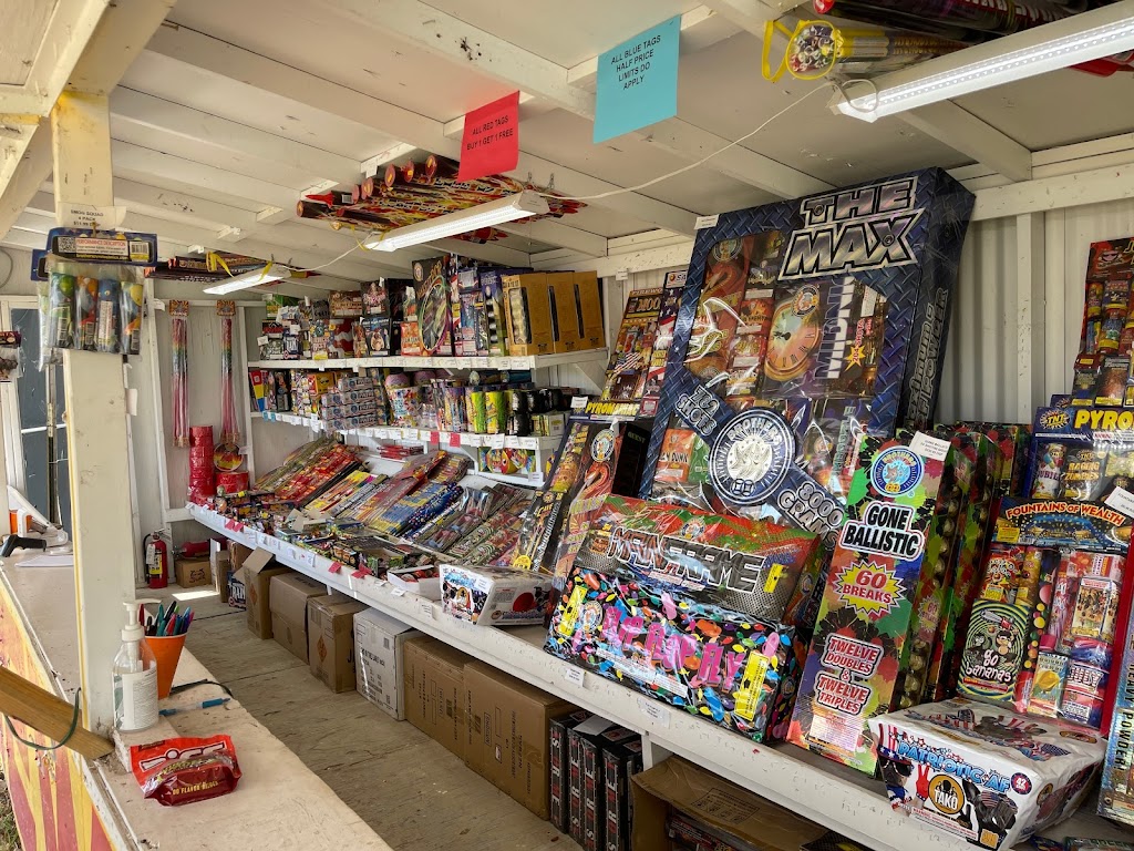 Monster Fireworks | 308 US-79, Thrall, TX 76578, USA | Phone: (512) 299-6227