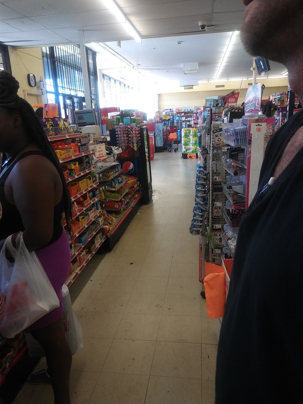 Family Dollar | 3201 Central Ave, St. Petersburg, FL 33713, USA | Phone: (727) 291-6995