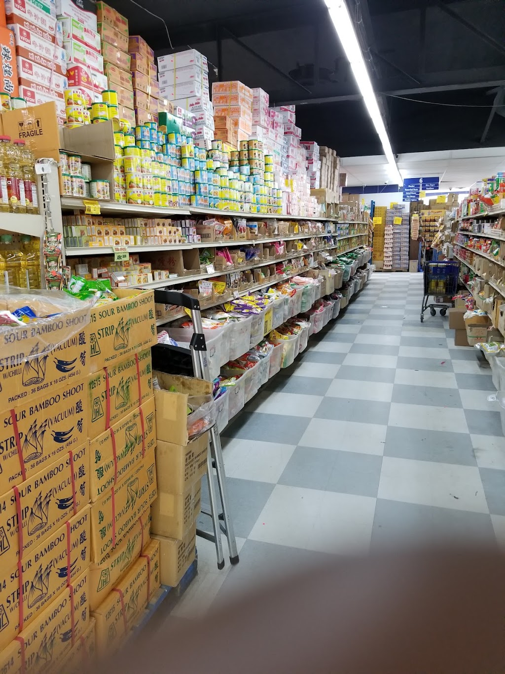 Shuang Hur Supermarket | 654 University Ave W, St Paul, MN 55104, USA | Phone: (651) 251-2196