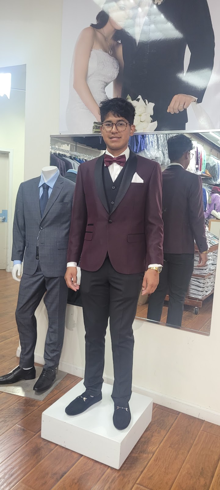 Suit Warehouse | 3000 Grapevine Mills Pkwy, Grapevine, TX 76051, USA | Phone: (972) 874-9516