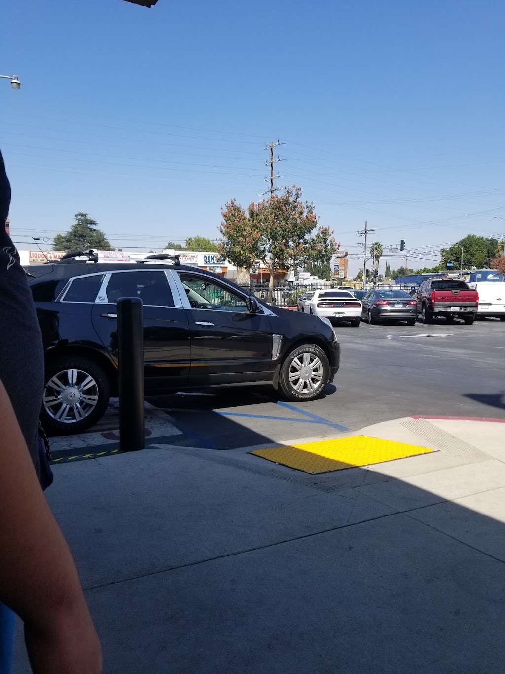 Van Nuys DMV 14920 Vanowen St, Van Nuys, CA 91405