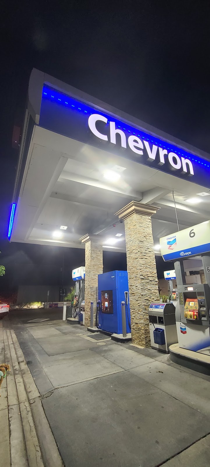 Chevron | 800 N Hollywood Way, Burbank, CA 91505, USA | Phone: (818) 841-9500