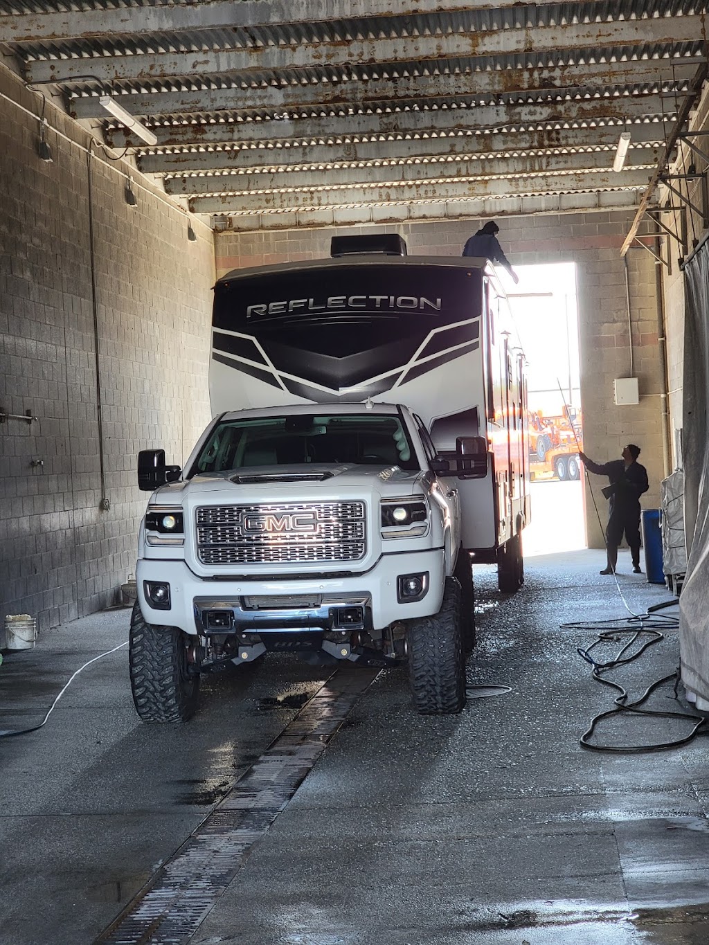 G & S Truck Wash | 176 Gateway Blvd, South San Francisco, CA 94080, USA | Phone: (650) 873-2449