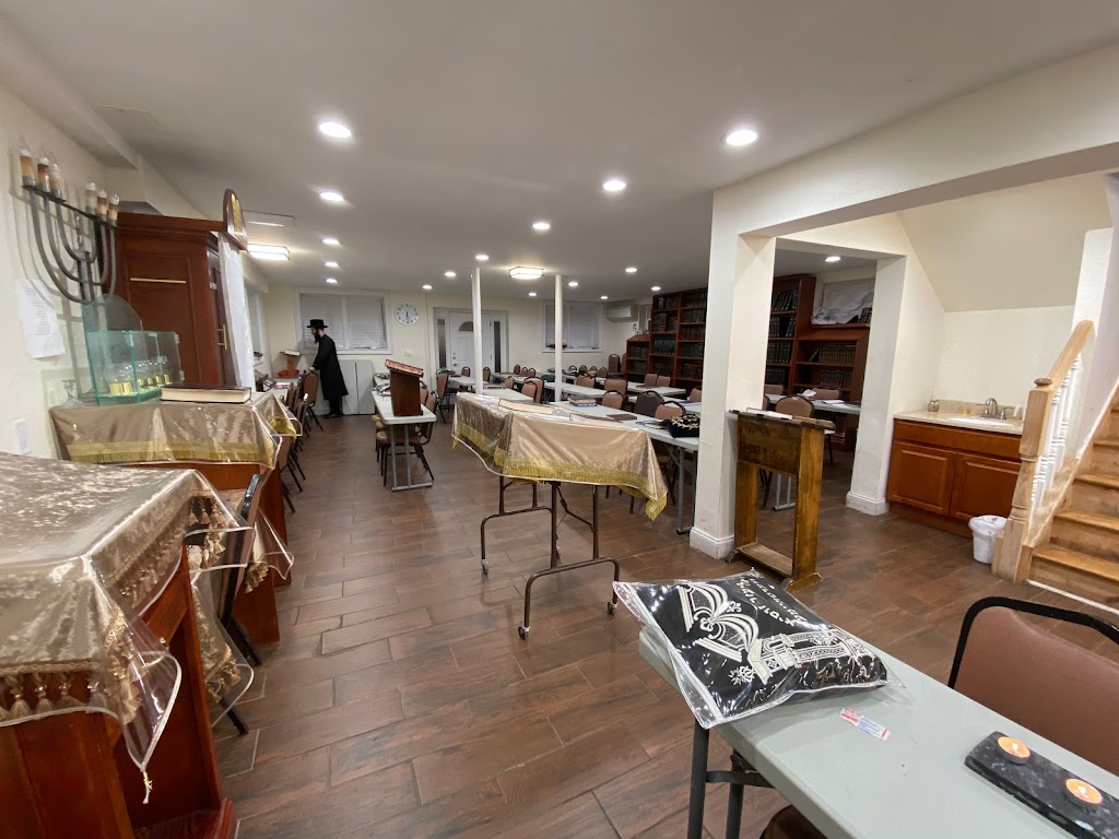 Khal Ateret Shalom Katan shul of Linden | 2201 N Wood Ave, Roselle, NJ 07203, USA | Phone: (917) 532-6038