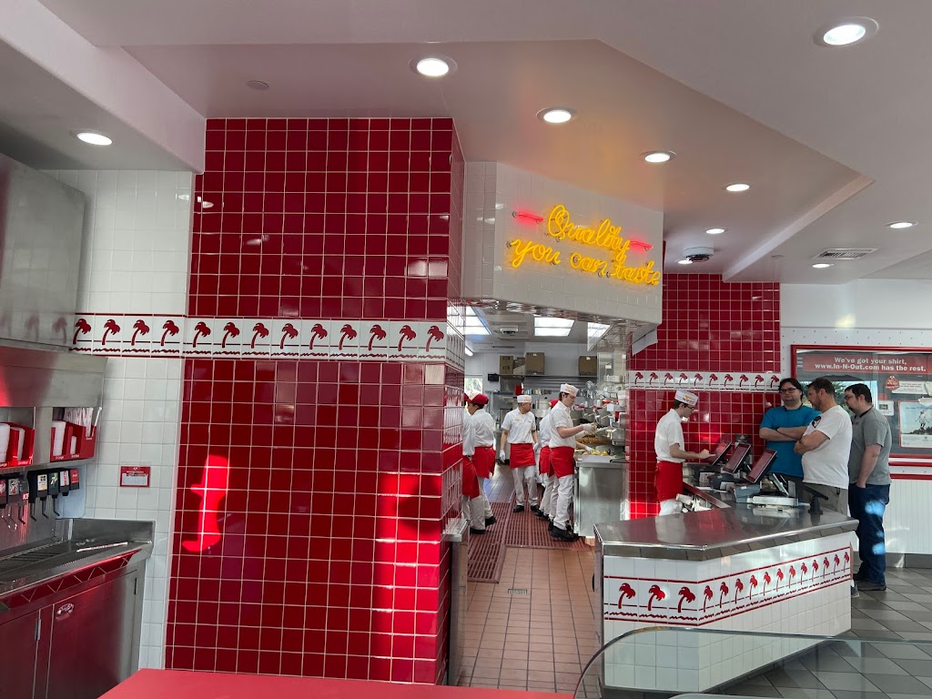 In-N-Out Burger | 3156 N Recker Rd, Mesa, AZ 85215, USA | Phone: (800) 786-1000