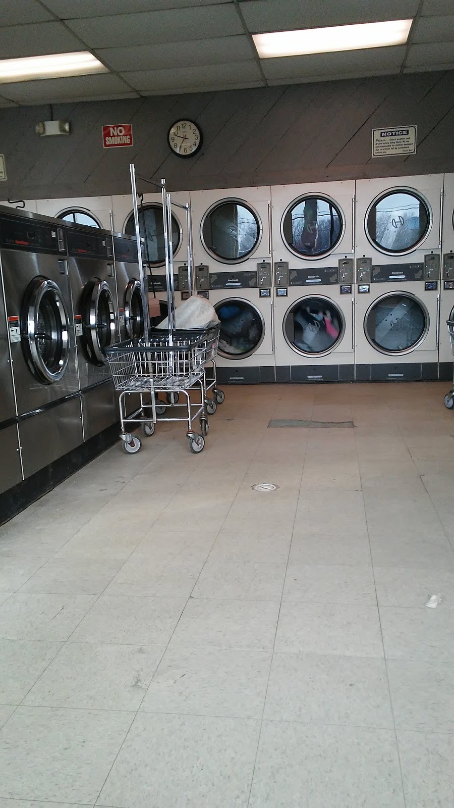 Quick-N-EZ Coin Laundry | 721 Lowell St, Elyria, OH 44035, USA | Phone: (440) 323-9792