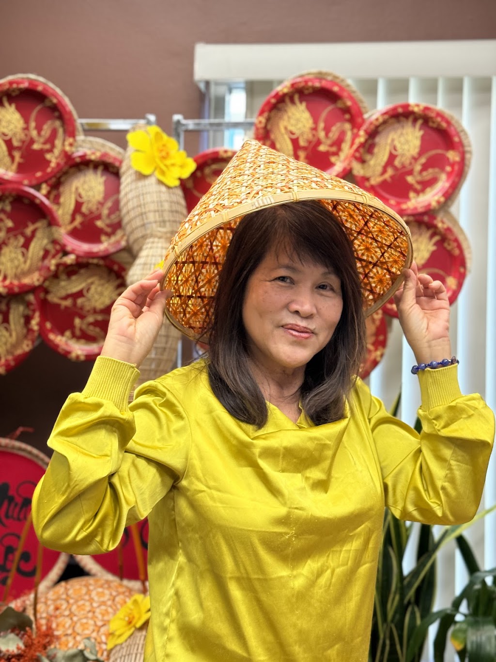 Saigonflorist-4mua flowers and gifts to Vietnam | 5932 Bolsa Ave, Huntington Beach, CA 92649, USA | Phone: (714) 840-8429