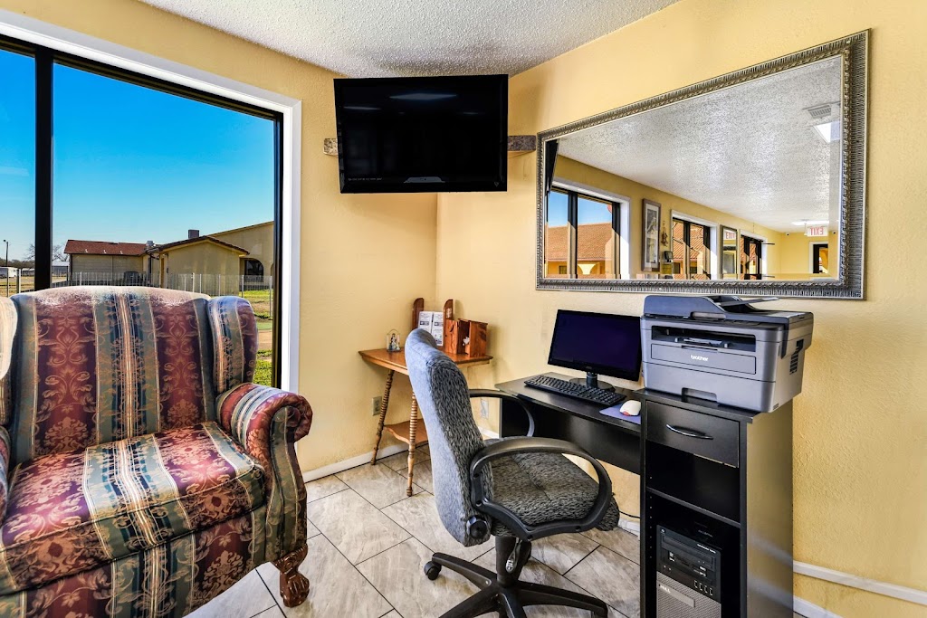 Americas Best Value Inn Bonham | 1515 Old Ector Rd, Bonham, TX 75418, USA | Phone: (903) 583-3121