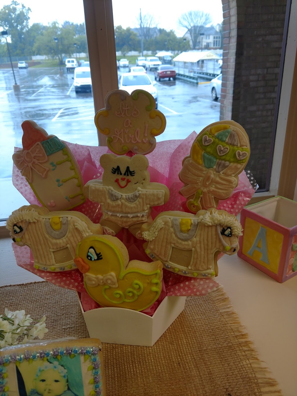 Cookies & Cupcake By Design | 33250 W 14 Mile Rd, West Bloomfield Township, MI 48322, USA | Phone: (248) 539-4029