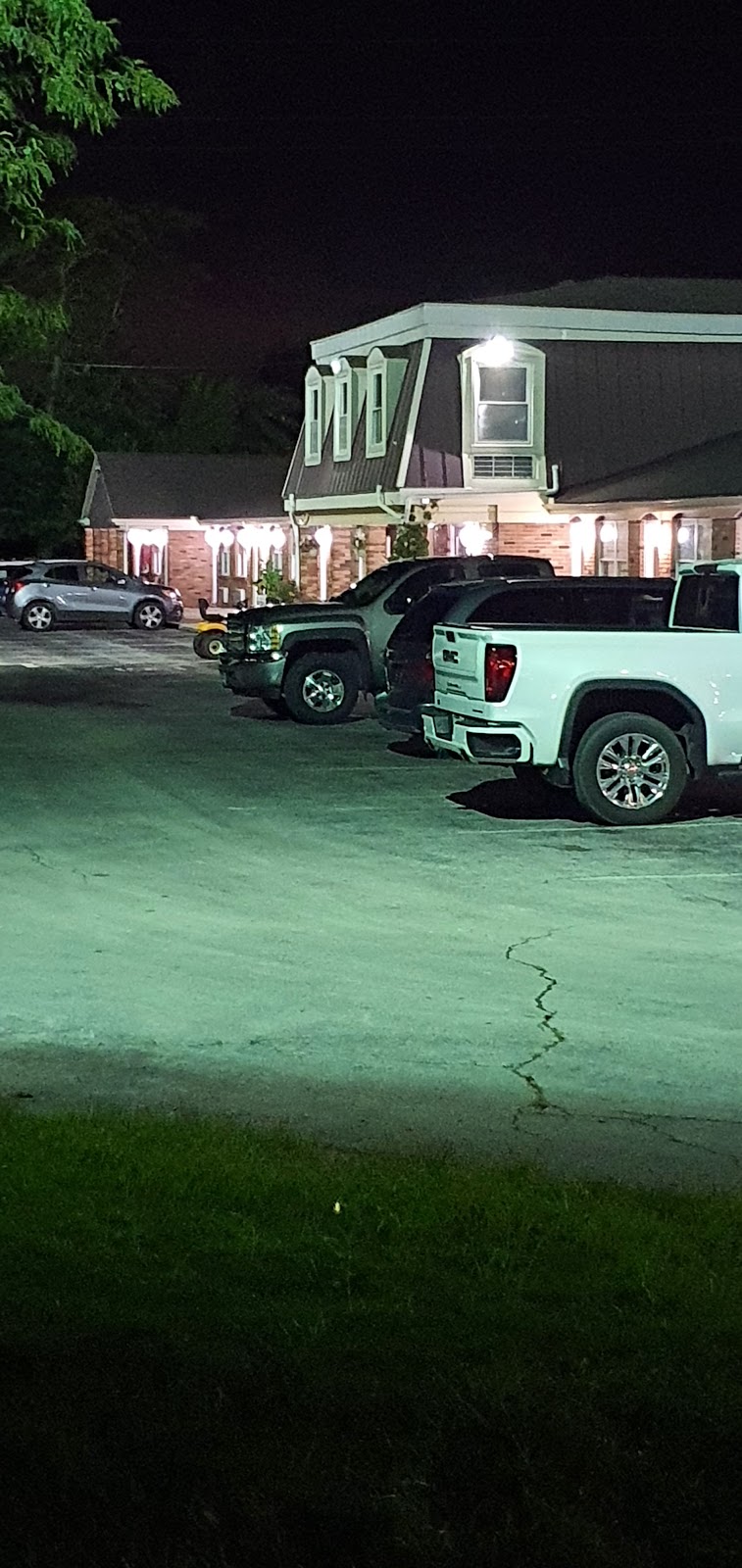 Country Club Inn and Suites | 737 Independence Ave, Fostoria, OH 44830, USA | Phone: (419) 701-7772