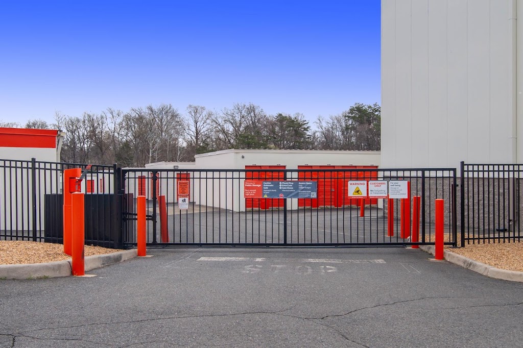 Public Storage | 14601 Lee Hwy, Centreville, VA 20121, USA | Phone: (703) 988-3710