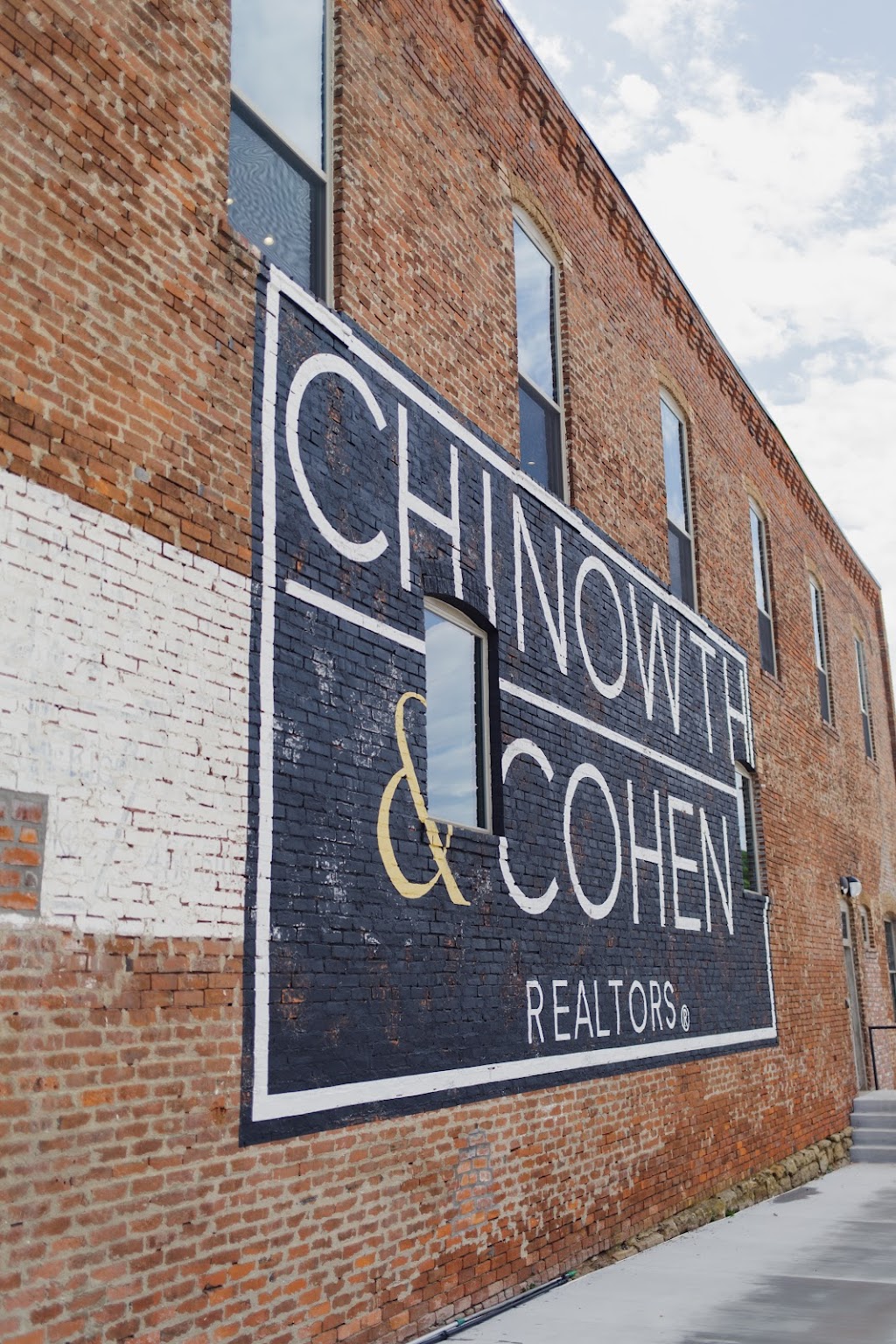 Chinowth & Cohen Realtors - Coweta | 128 N Broadway, Coweta, OK 74429, USA | Phone: (918) 279-6227