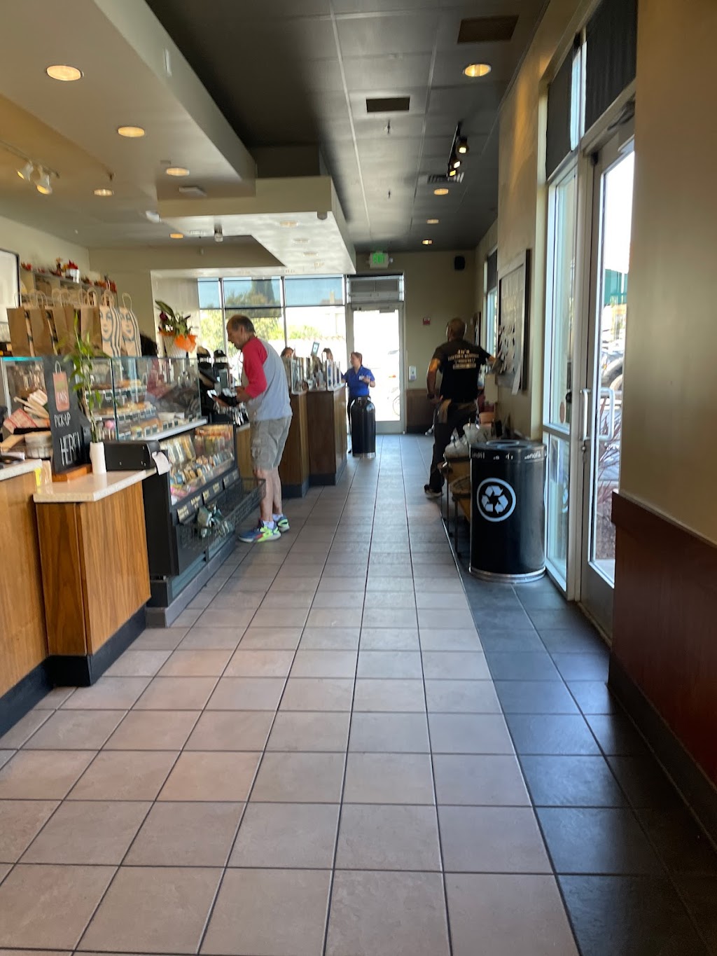 Starbucks | 8678 19th St #100, Rancho Cucamonga, CA 91701, USA | Phone: (909) 481-2784