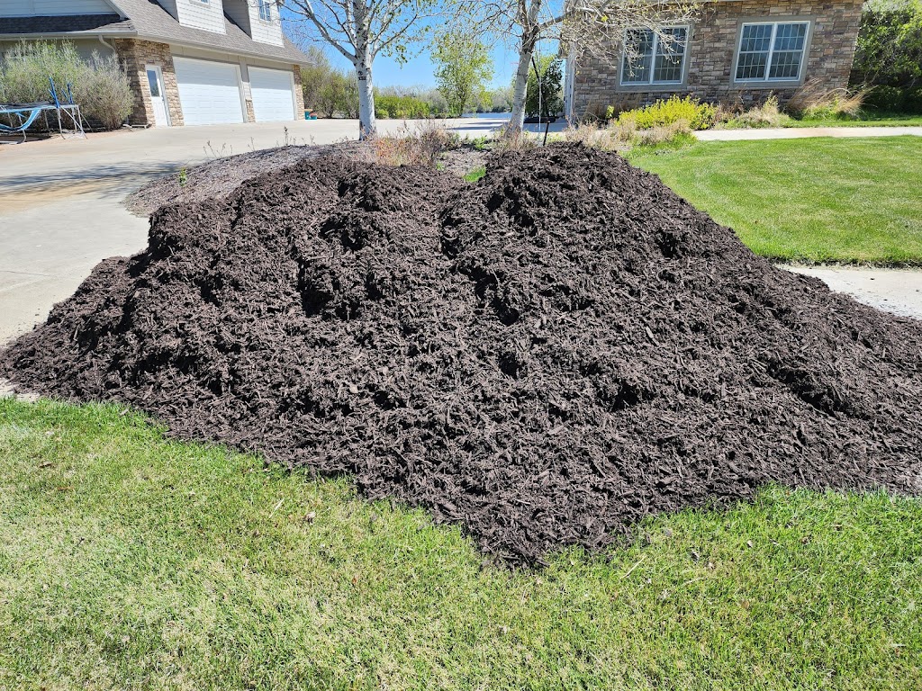 Waterloo Mulch and Soil | 1701 N 252nd St, Waterloo, NE 68069, USA | Phone: (402) 981-5163