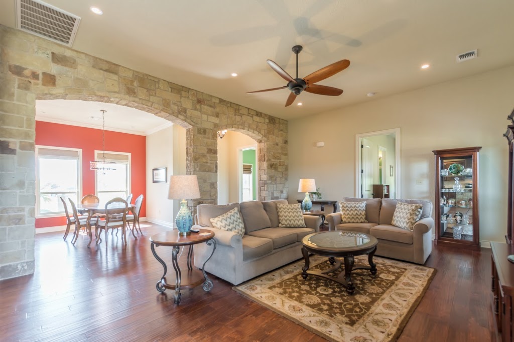 Austin Here I Come | 224 Aria Ridge #203, Lakeway, TX 78738, USA | Phone: (512) 947-6400