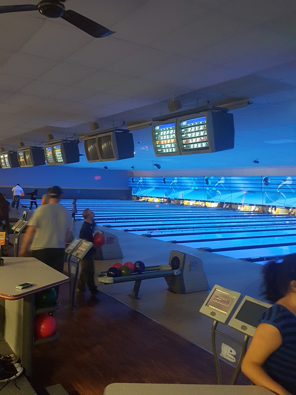 Lodge Lanes | 46255 S Interstate 94 Service Dr, Belleville, MI 48111, USA | Phone: (734) 697-9178