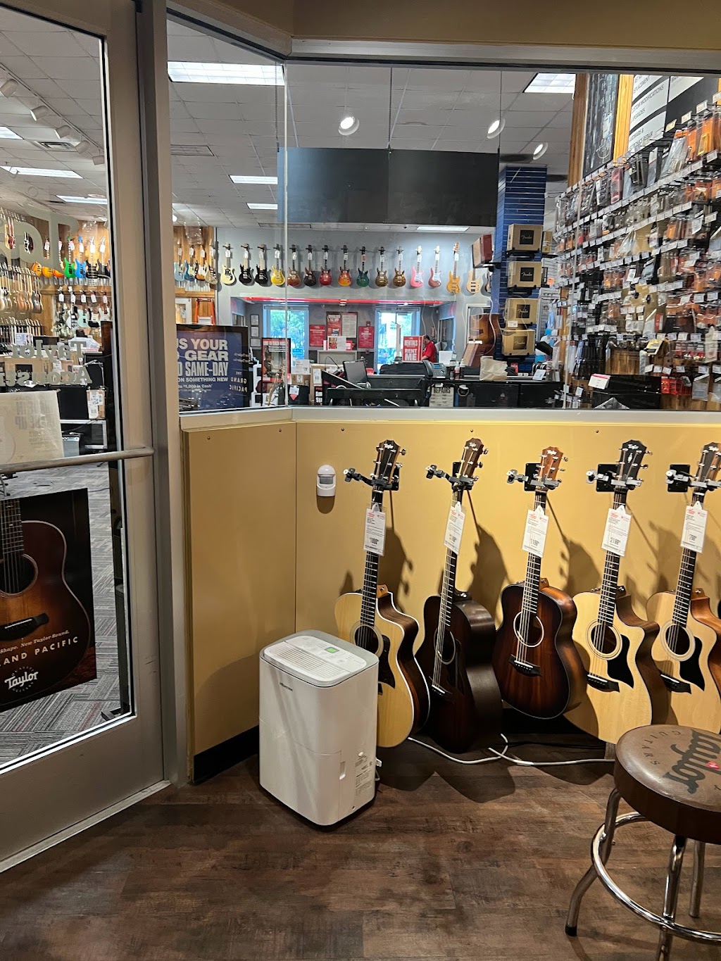 Guitar Center | 4519 Lyndon B Johnson Fwy, Farmers Branch, TX 75244, USA | Phone: (972) 960-0011