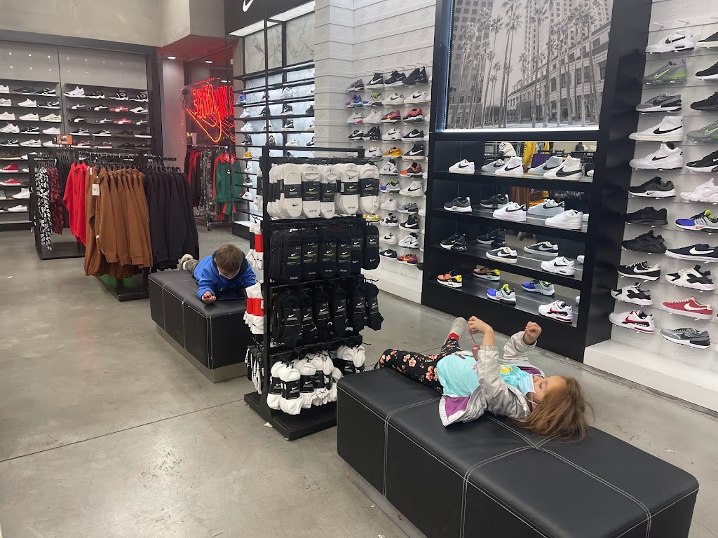 Shoe Palace | 8155 Arroyo Cir A-013, Gilroy, CA 95020, USA | Phone: (408) 842-1115