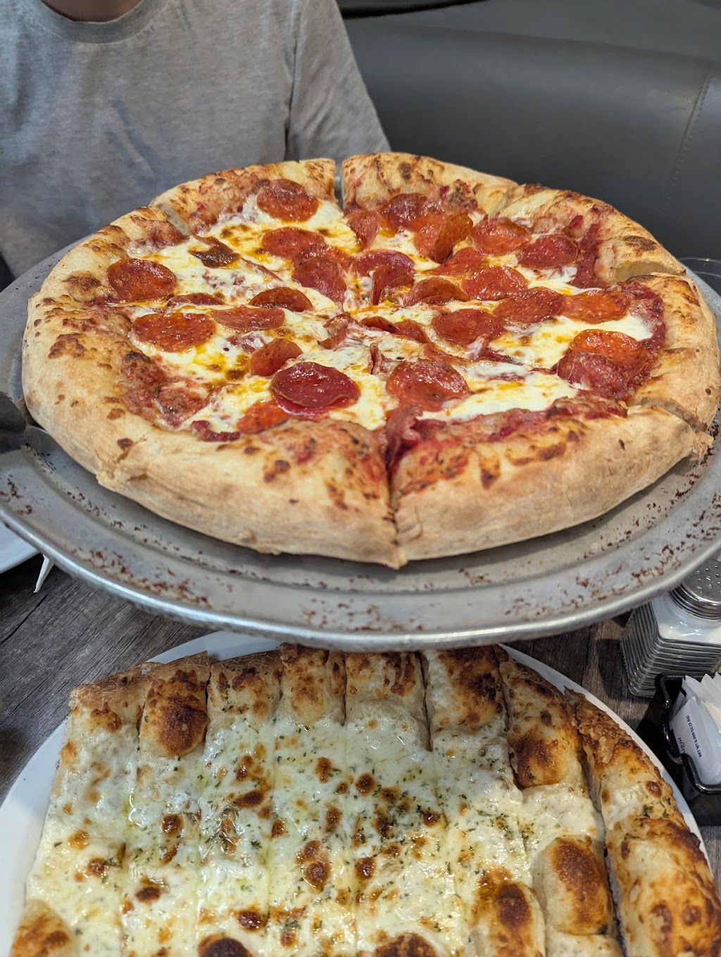 Oggis Sports | Brewhouse | Pizza | 305 Encinitas Blvd, Encinitas, CA 92024, USA | Phone: (760) 944-8170