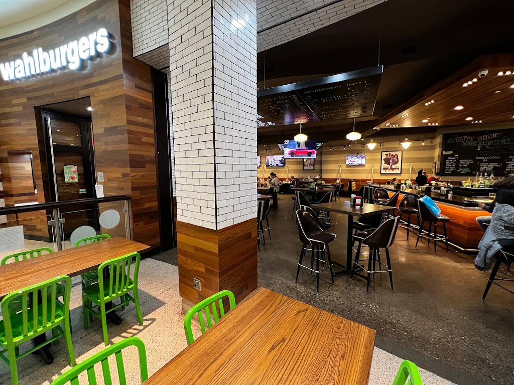 Wahlburgers | 100 Robinson Centre Dr #2550, Pittsburgh, PA 15205, USA | Phone: (412) 744-9089