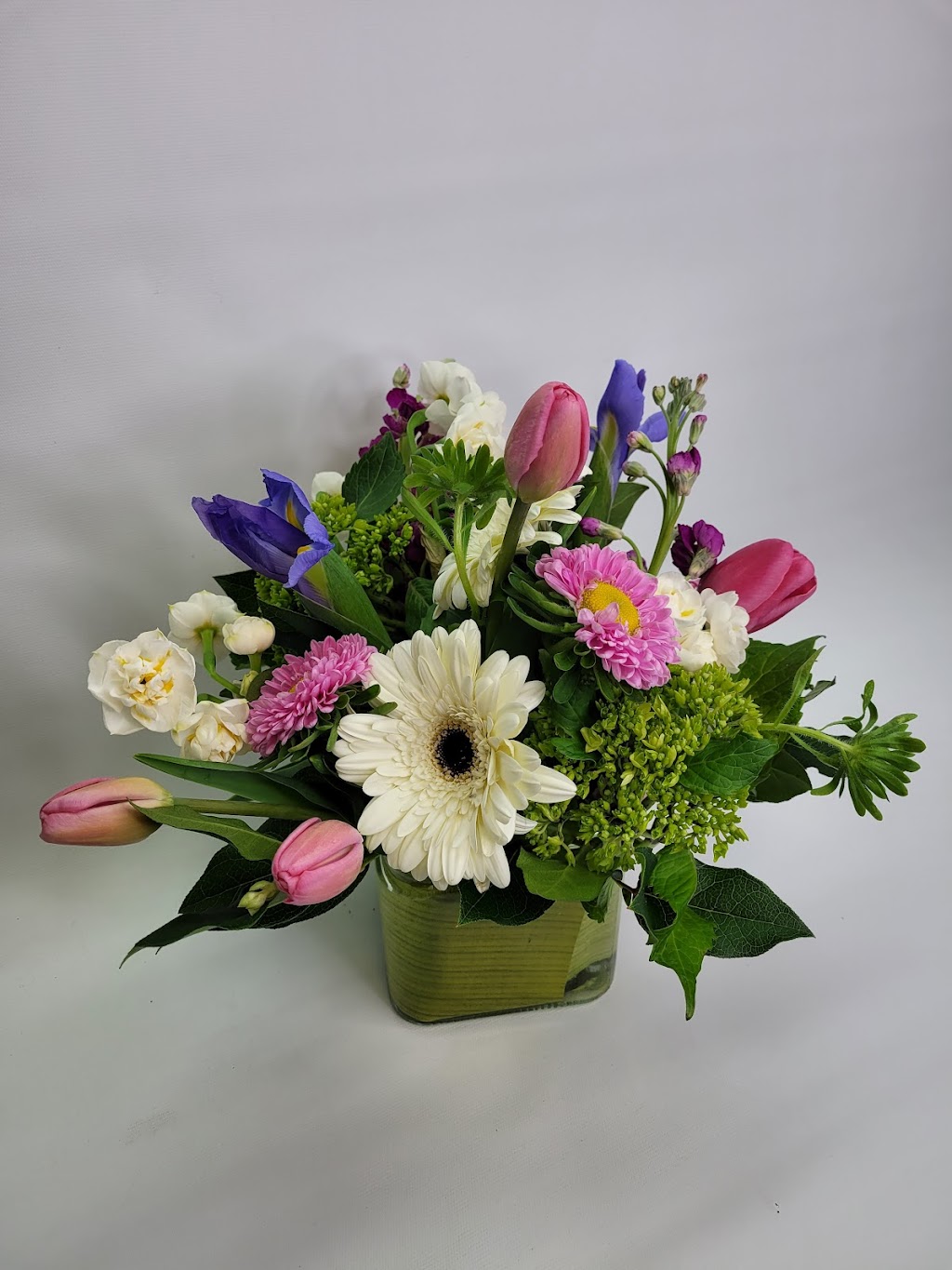 Bayside Just Because...Floral and Gifts | 4310 Shoreline Dr, Spring Park, MN 55384, USA | Phone: (952) 471-8409