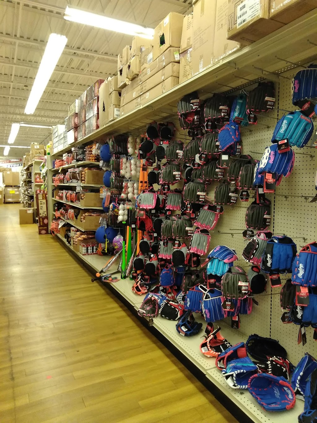 Ollies Bargain Outlet | 590 Howe Ave, Cuyahoga Falls, OH 44221, USA | Phone: (330) 920-4504