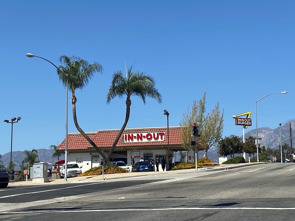 In-N-Out Burger | 1891 E G St, Ontario, CA 91764, USA | Phone: (800) 786-1000