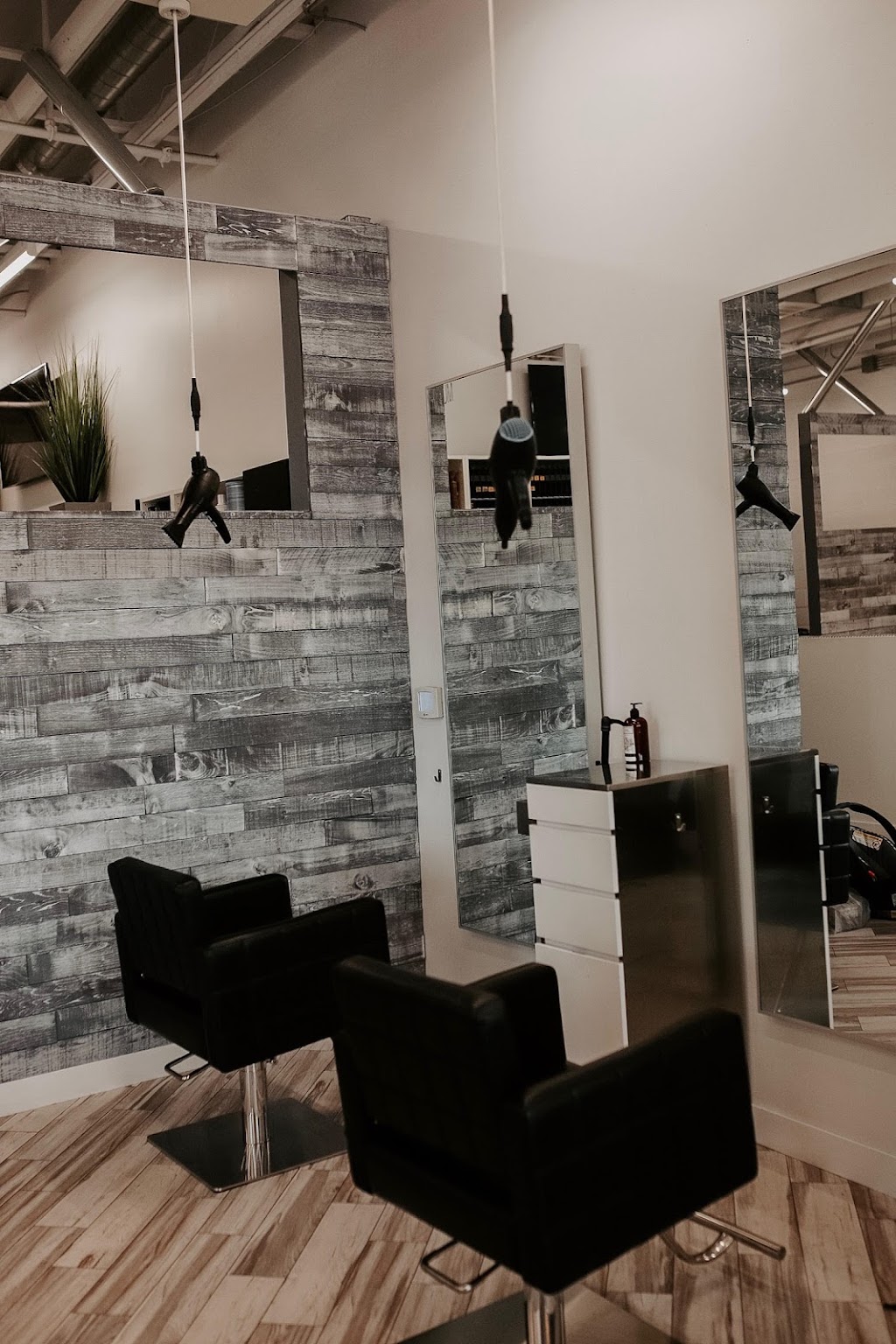 Awsum Salon | 6510 S Higley Rd #106, Gilbert, AZ 85298, USA | Phone: (480) 988-6530