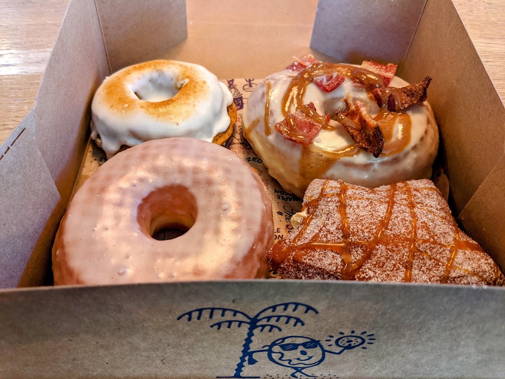 The Salty Donut | 414 W Davis St, Dallas, TX 75208, USA | Phone: (972) 707-9889