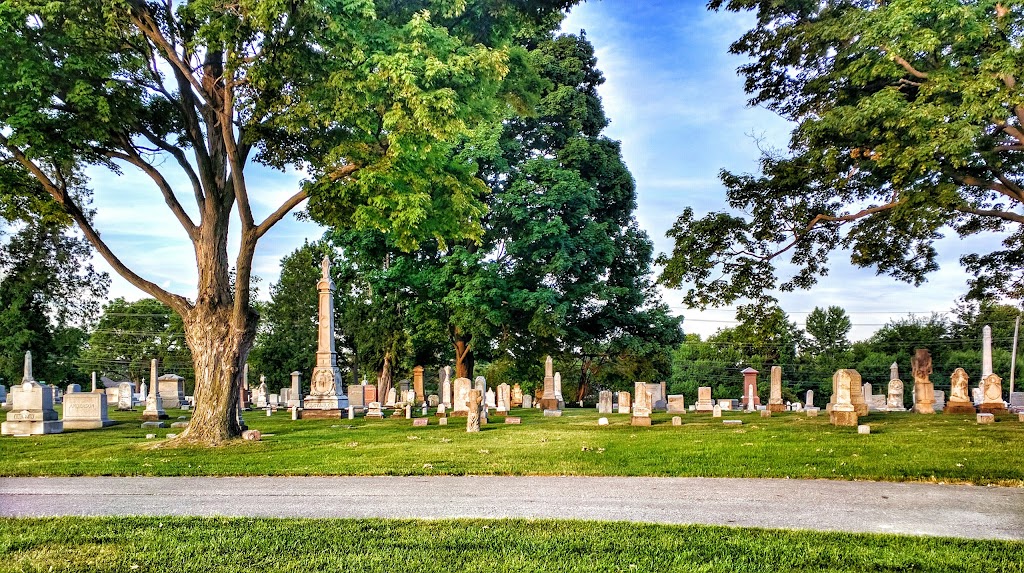 Crooks Road Cemetery | 3701 Crooks Rd, Troy, MI 48098, USA | Phone: (248) 524-3300