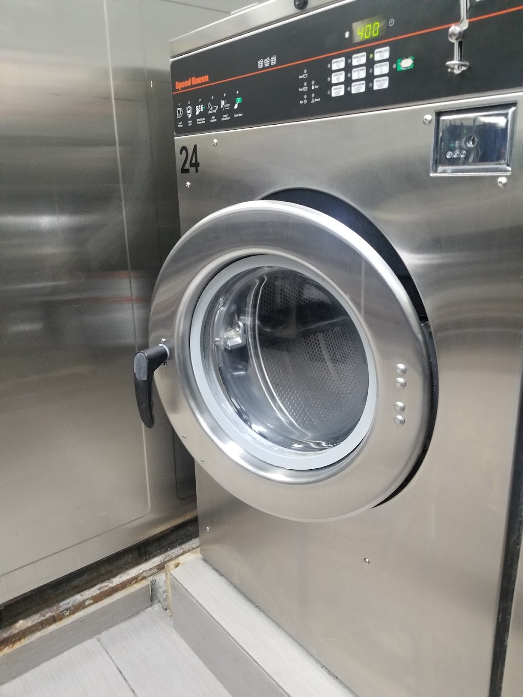 American Laundromat | 123 Danforth Ave, Jersey City, NJ 07305, USA | Phone: (201) 434-9274