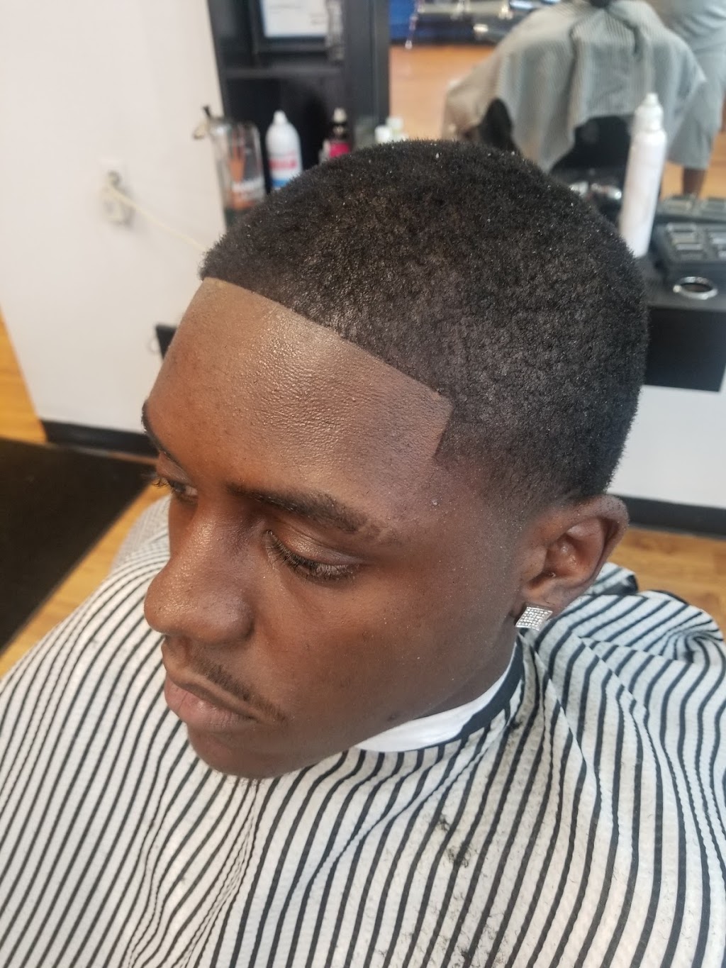 Top Notch Barber & Beauty Sln | 1210 Chambers Rd, Ferguson, MO 63135, USA | Phone: (314) 524-0505