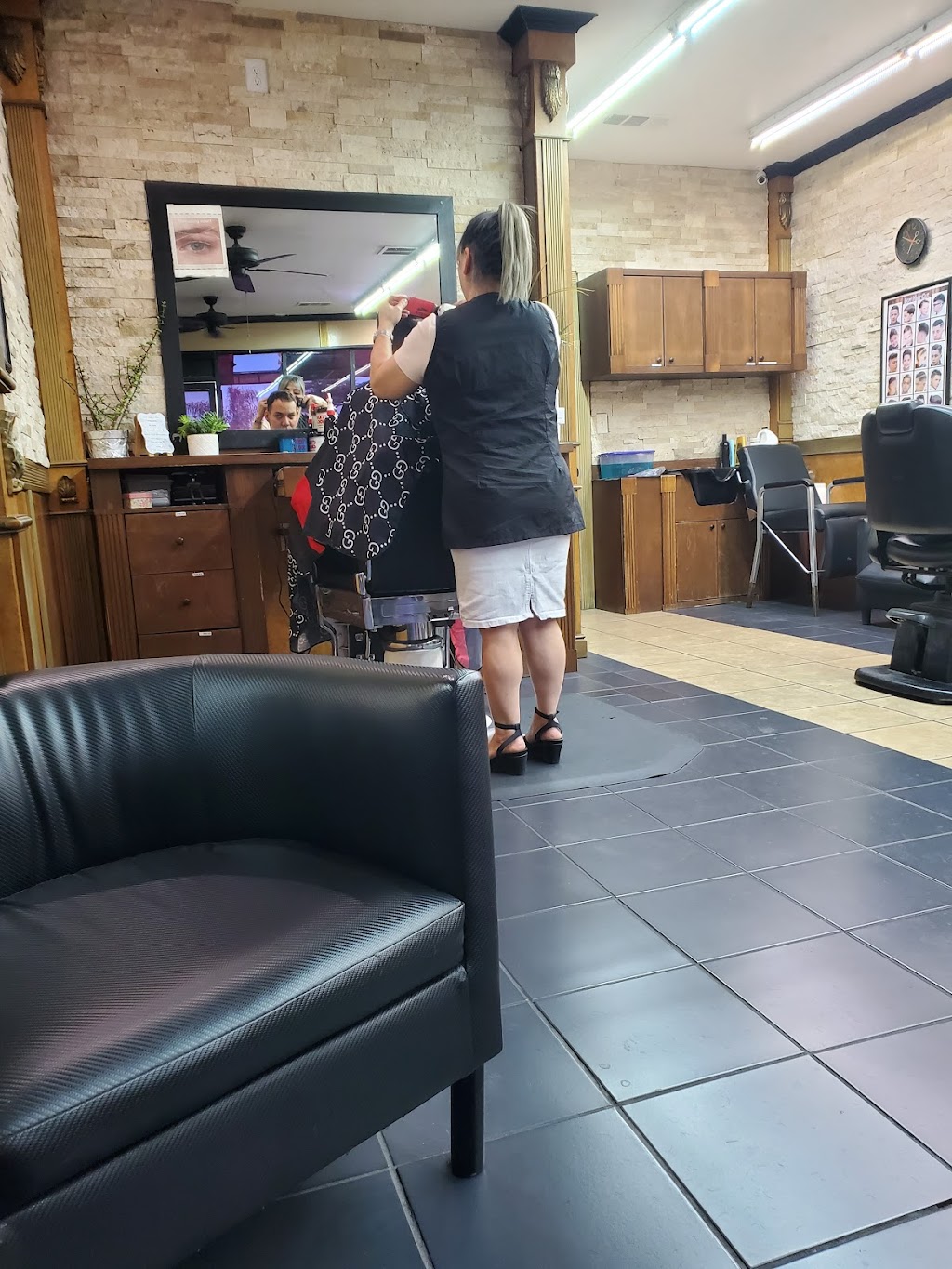 Christian & Robertos Barber | 1183 W Holt Ave, Pomona, CA 91768, USA | Phone: (909) 397-0760