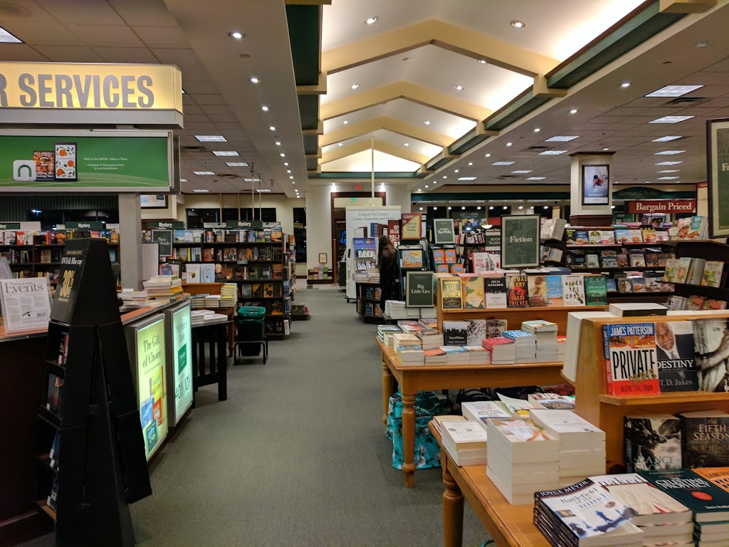 Barnes & Noble | 1212 Greenbrier Pkwy, Chesapeake, VA 23320, USA | Phone: (757) 382-0220