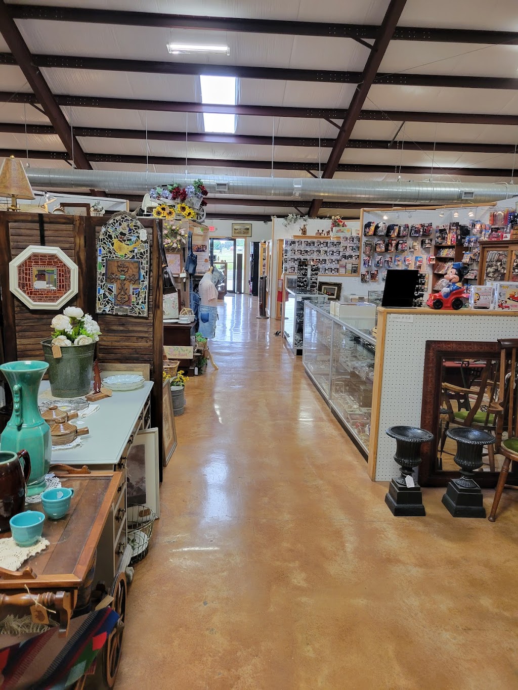 Johns Road Antique Mall | 850 Johns Rd, Boerne, TX 78006, USA | Phone: (830) 249-7464