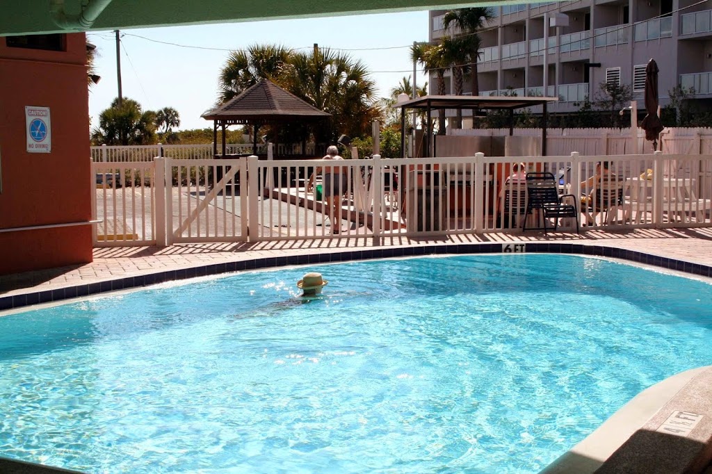 Voyager Beach Club | 11860 Gulf Blvd, Treasure Island, FL 33706, USA | Phone: (727) 360-5529