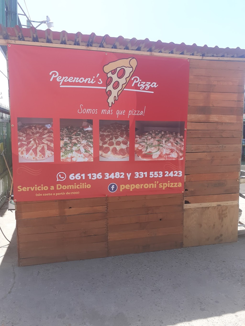 Peperonis pizza | San Quintín 1, Eduardo Crosthwhite, 22710 Rosarito, B.C., Mexico | Phone: 661 136 3482