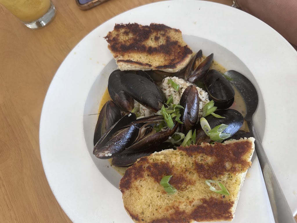 Boathouse Bar and Grill | 15241 Leeward Dr, Corpus Christi, TX 78418, USA | Phone: (361) 589-9601