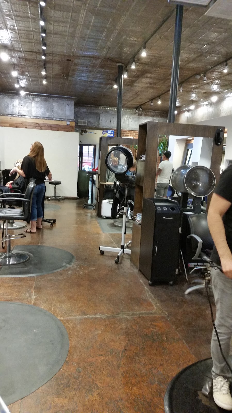 Dej Salon | 12445 Ventura Blvd, Studio City, CA 91604, USA | Phone: (818) 981-4440