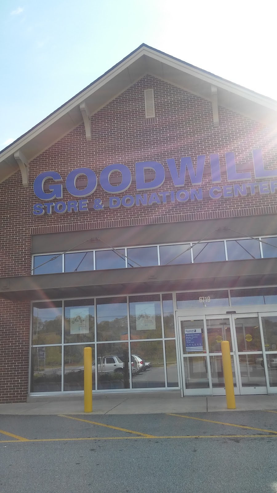 Goodwill Thrift Store & Donation Center | 6719 Bells Ferry Rd, Woodstock, GA 30189, USA | Phone: (770) 635-3177