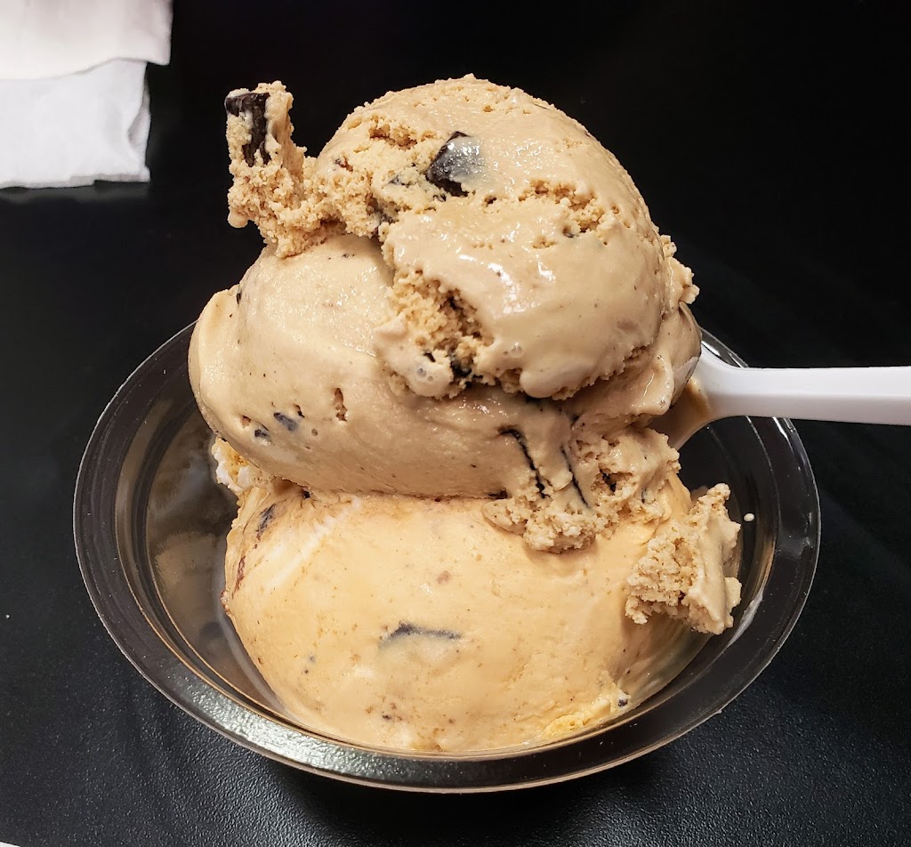 Dips Ice Cream Shop | 200 Morton St, Shipshewana, IN 46565, USA | Phone: (260) 768-7888