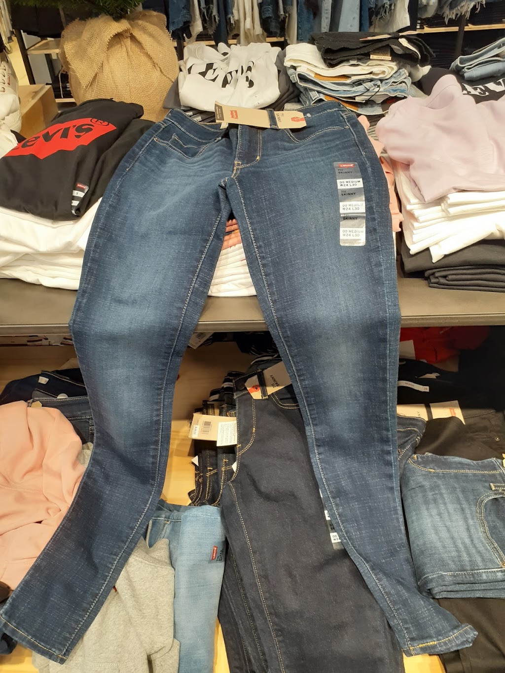 Levis Outlet Store | 10 Bay St Bldg D #620, Long Beach, CA 90802, USA | Phone: (562) 735-3413