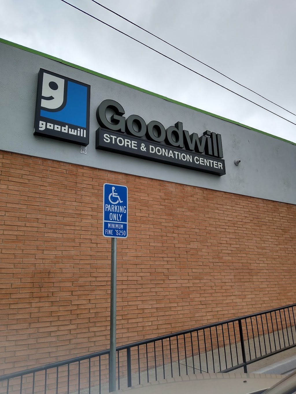 Goodwill Southern California Store & Donation Center | 6343 San Fernando Rd, Glendale, CA 91201, USA | Phone: (818) 844-8420