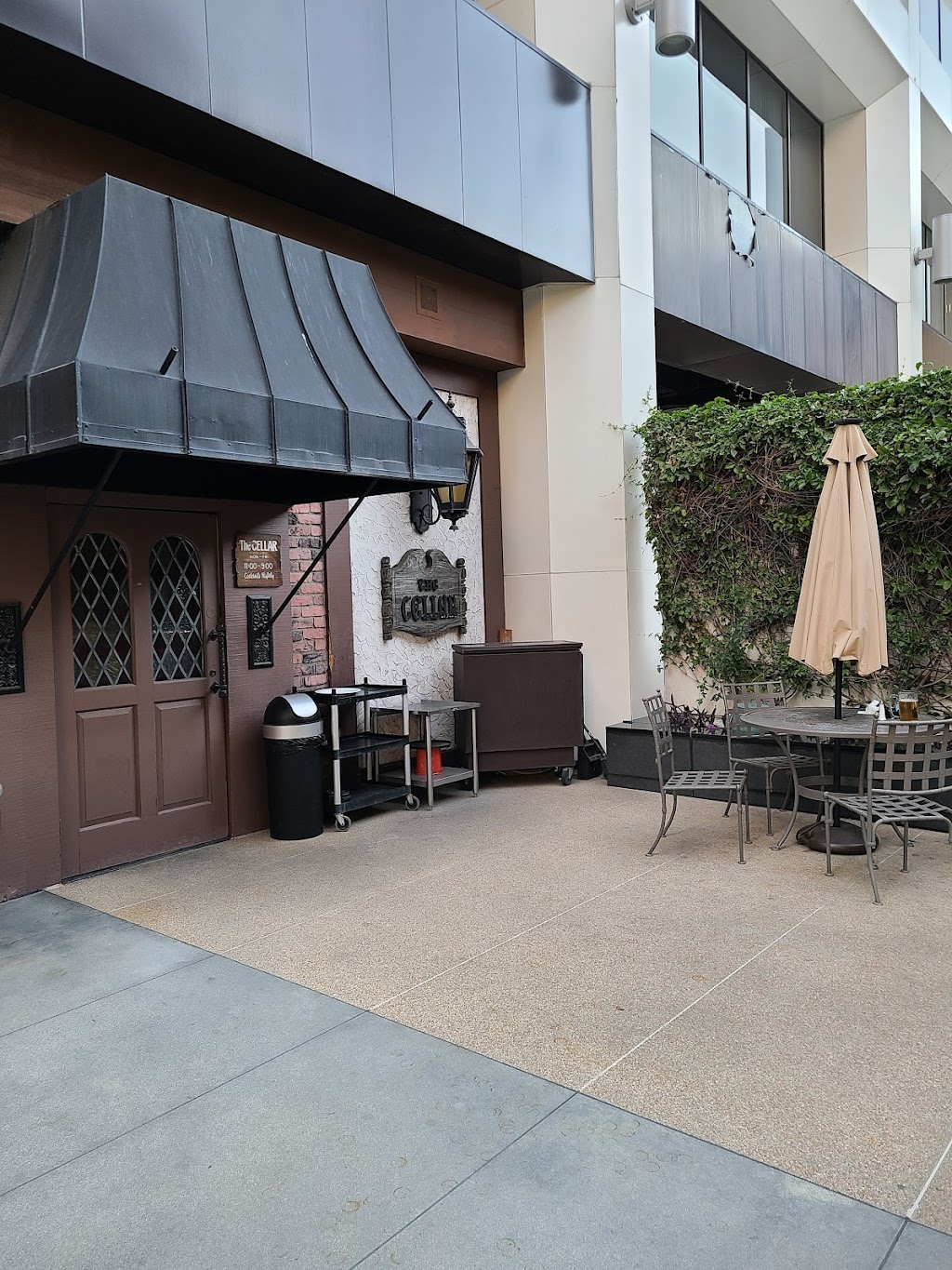 Cellar Bar & Grill | 1880 Century Park E #102, Los Angeles, CA 90067, USA | Phone: (310) 277-1584