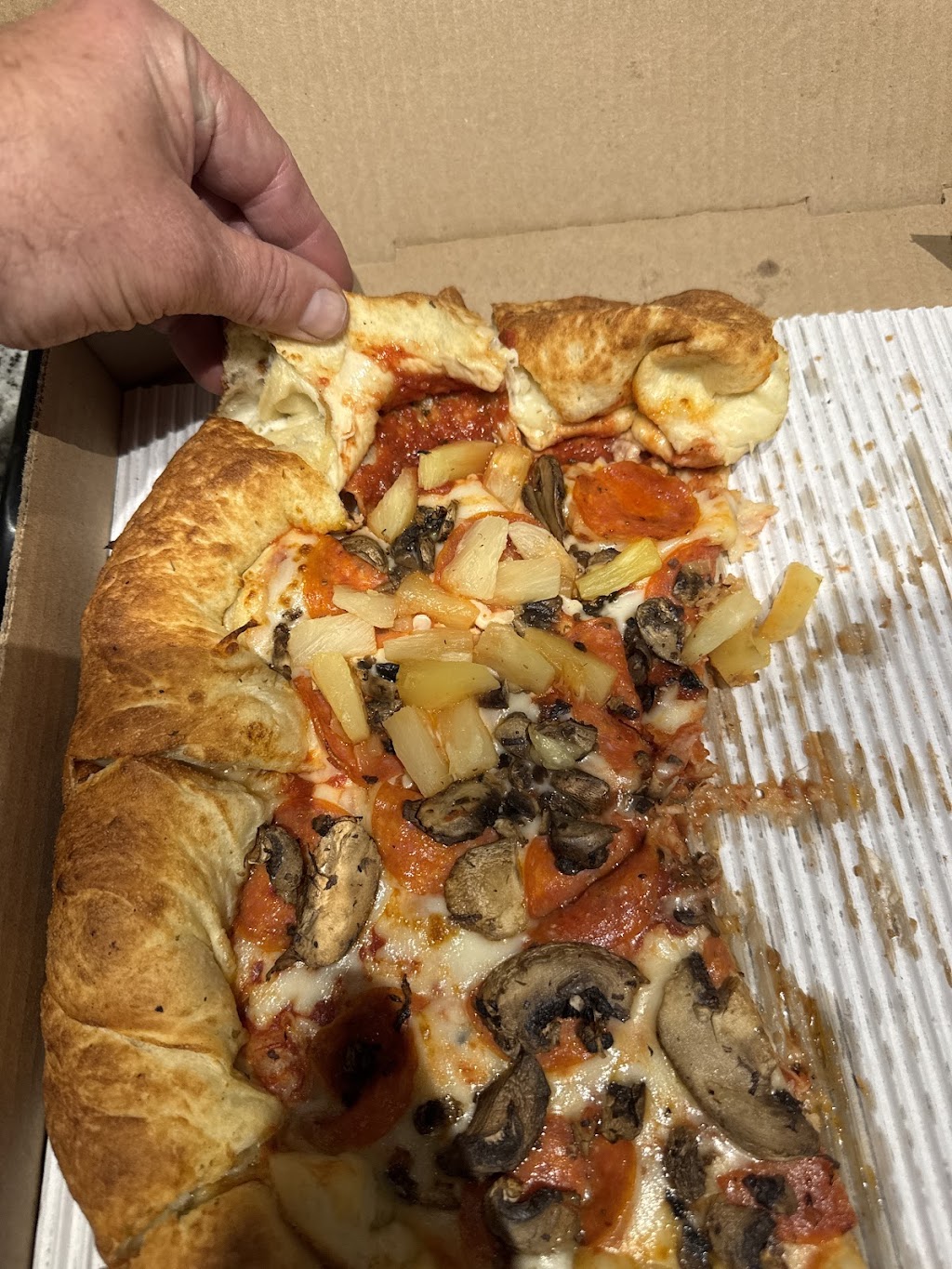 Noble Romans Craft Pizza & Pub | 6853 W Broadway, McCordsville, IN 46055, USA | Phone: (317) 589-8399