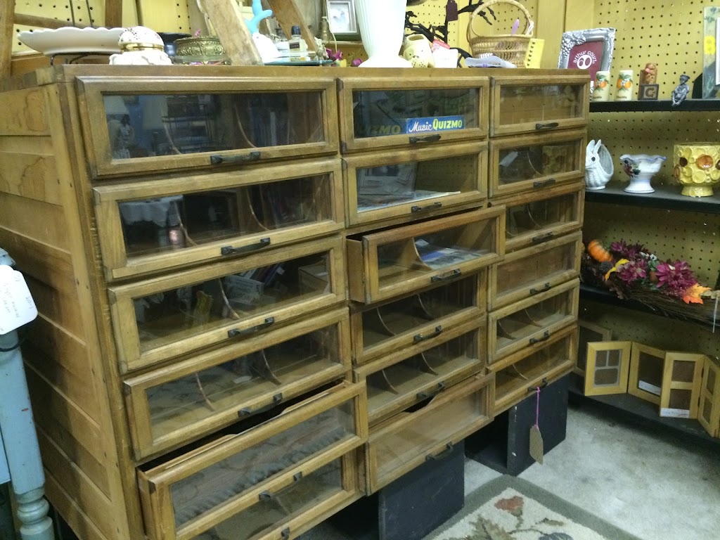 Town Square Antique Mall | 115 W Lubbock St, Slaton, TX 79364, USA | Phone: (806) 828-3338