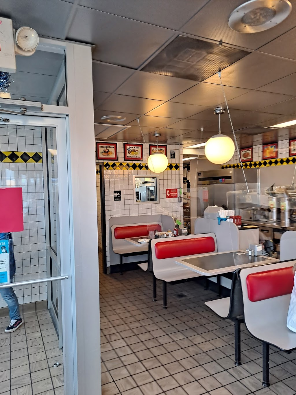 Waffle House | 10516 E 11th St, Tulsa, OK 74128, USA | Phone: (918) 438-3244