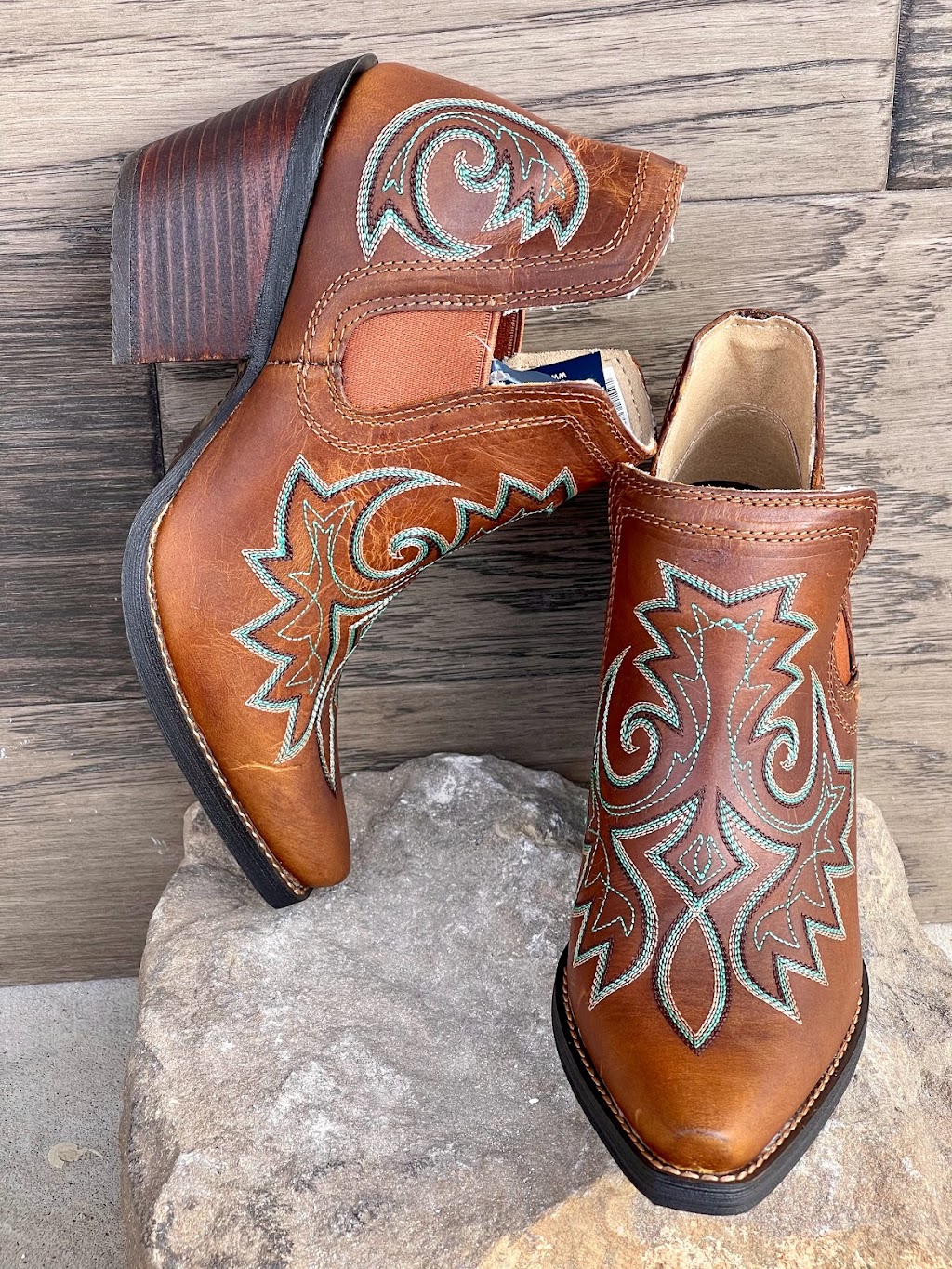 La Herradura Western Wear | 737- B, Montopolis Dr, Austin, TX 78741, USA | Phone: (512) 906-1258