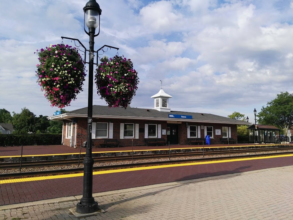 Itasca Metra Station Irving Park Lot | 399 W Irving Park Rd, Itasca, IL 60143, USA | Phone: (630) 773-0835