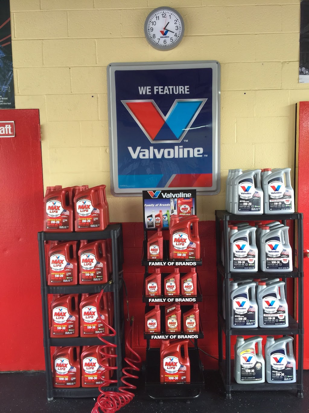 Berrys Oil Exchange - We feature Valvoline | 6988 Cooley Lake Rd #4110, Waterford Twp, MI 48327, USA | Phone: (248) 360-5301